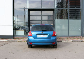 Подержанный автомобиль Kia Ceed Hatchback 2010 года (4 фото)