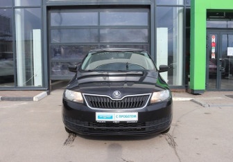 Подержанный автомобиль Skoda Rapid Liftback 2015 года (8 фото)