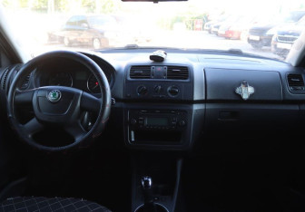 Подержанный автомобиль Skoda Fabia Wagon 2011 года (14 фото)
