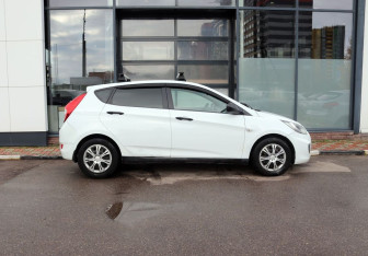 Подержанный автомобиль Hyundai Solaris Hatchback 2012 года (6 фото)