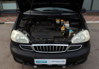 Подержанный автомобиль Daewoo Tacuma 2002 года (10 фото)