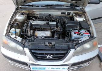 Подержанный автомобиль Hyundai Elantra Sedan 2004 года (9 фото)