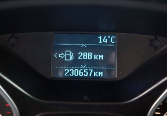 Подержанный автомобиль Ford Focus Hatchback 2012 года (9 фото)