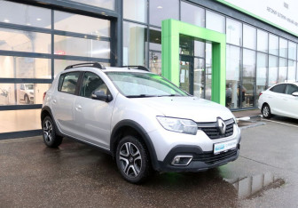 Подержанный автомобиль Renault Sandero 2019 года (7 фото)