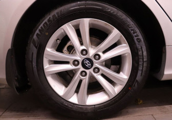 Подержанный автомобиль Hyundai Sonata 2011 года (9 фото)