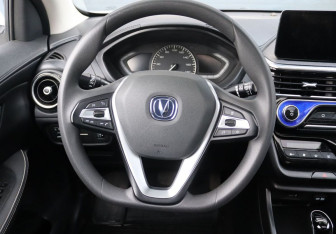 Подержанный автомобиль Changan Alsvin 2023 года (15 фото)