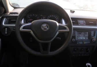 Подержанный автомобиль Skoda Rapid Liftback 2017 года (16 фото)