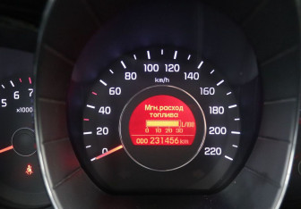 Подержанный автомобиль Kia Rio Sedan 2014 года (18 фото)