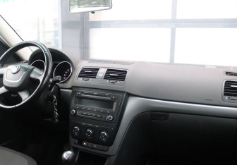 Подержанный автомобиль Skoda Yeti 2010 года (14 фото)
