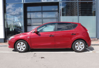Подержанный автомобиль Hyundai i30 Hatchback 2010 года (2 фото)