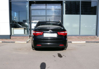 Подержанный автомобиль Kia Rio Sedan 2013 года (4 фото)