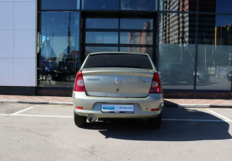 Подержанный автомобиль Renault Logan Sedan 2012 года (7 фото)