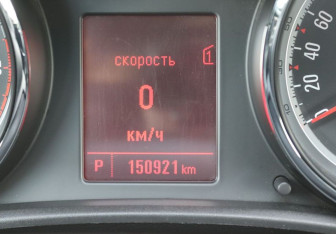 Подержанный автомобиль Opel Astra Hatchback 2013 года (16 фото)