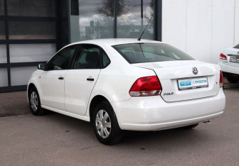 Подержанный автомобиль Volkswagen Polo Sedan 2012 года (4 фото)