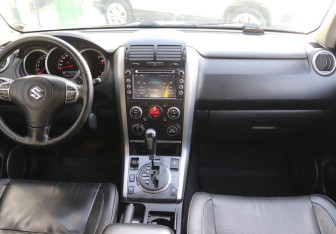 Подержанный автомобиль Suzuki Grand Vitara 2008 года (13 фото)