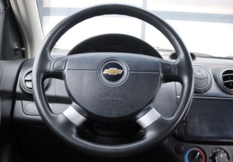 Подержанный автомобиль Chevrolet Aveo Hatchback 2010 года (16 фото)