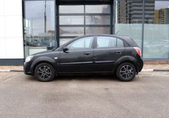 Подержанный автомобиль Kia Rio Hatchback 2010 года (2 фото)