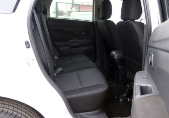 Подержанный автомобиль Mitsubishi ASX 2012 года (12 фото)