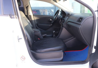 Подержанный автомобиль Volkswagen Polo Sedan 2017 года (12 фото)