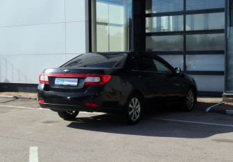 Подержанный автомобиль Chevrolet Epica 2012 года (5 фото)