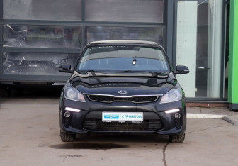 Подержанный автомобиль Kia Rio Sedan 2017 года (8 фото)