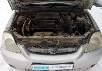 Подержанный автомобиль Kia Rio Sedan 2003 года (11 фото)