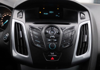 Подержанный автомобиль Ford Focus Hatchback 2012 года (17 фото)