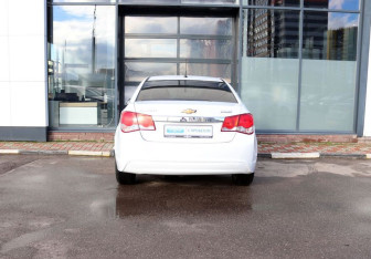 Подержанный автомобиль Chevrolet Cruze Sedan 2014 года (4 фото)
