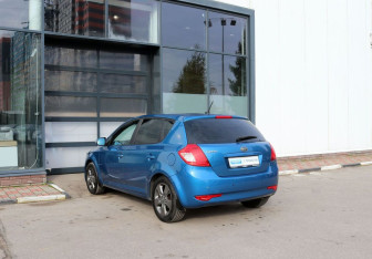 Подержанный автомобиль Kia Ceed Hatchback 2010 года (3 фото)
