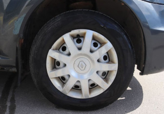 Подержанный автомобиль Renault Logan Sedan 2010 года (9 фото)
