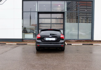 Подержанный автомобиль Ford Focus Hatchback 2012 года (4 фото)