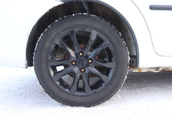 Подержанный автомобиль Renault Logan Sedan 2011 года (9 фото)