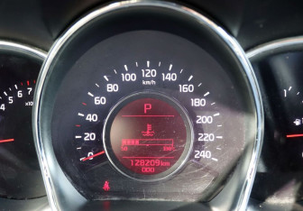 Подержанный автомобиль Kia Ceed Hatchback 2012 года (17 фото)