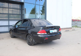 Подержанный автомобиль Mitsubishi Lancer Sedan 2004 года (3 фото)