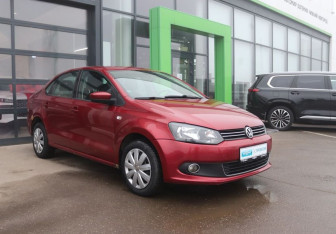 Подержанный автомобиль Volkswagen Polo Sedan 2012 года (7 фото)