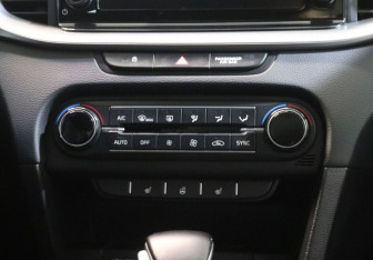 Подержанный автомобиль Kia Ceed Wagon 2022 года (17 фото)