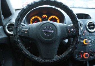 Подержанный автомобиль Opel Corsa 2007 года (13 фото)
