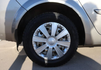 Подержанный автомобиль Renault Megane Sedan 2008 года (10 фото)