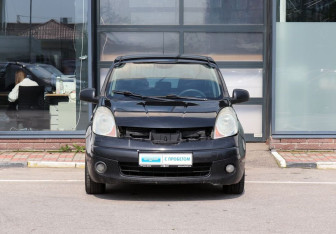 Подержанный автомобиль Nissan Note 2007 года (3 фото)