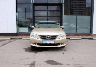 Подержанный автомобиль Toyota Camry Sedan 2013 года (8 фото)