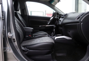 Подержанный автомобиль Mitsubishi ASX 2013 года (13 фото)