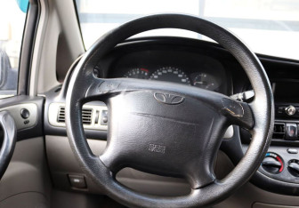 Подержанный автомобиль Daewoo Tacuma 2002 года (16 фото)