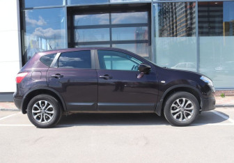 Подержанный автомобиль Nissan Qashqai 2013 года (6 фото)