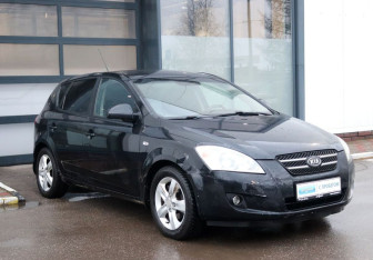 Подержанный автомобиль Kia Ceed Hatchback 2007 года (2 фото)