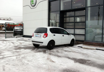 Подержанный автомобиль Chevrolet Aveo Hatchback 2010 года (5 фото)