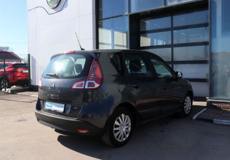 Подержанный автомобиль Renault Scenic 2009 года (5 фото)