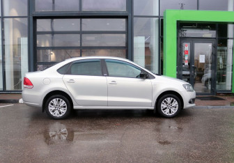 Подержанный автомобиль Volkswagen Polo Sedan 2014 года (6 фото)