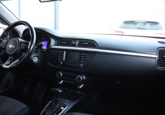 Подержанный автомобиль Kia Rio Sedan 2018 года (14 фото)