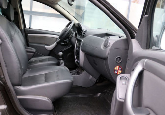 Подержанный автомобиль Renault Duster 2013 года (13 фото)