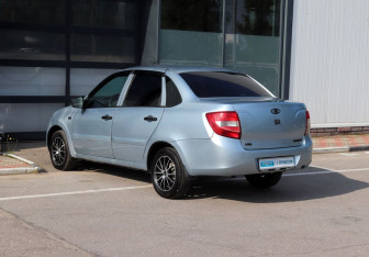 Подержанный автомобиль LADA (ВАЗ) Granta Sedan 2013 года (5 фото)